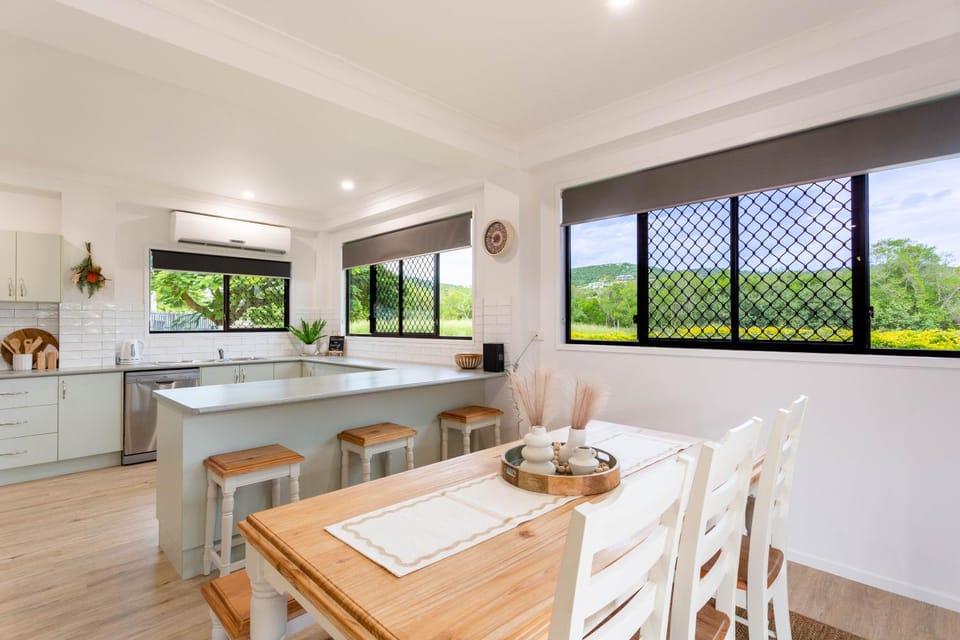 Dining area, kitchen