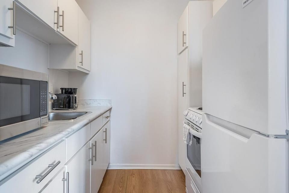 Kitchen or kitchenette, oven, pet friendly, stove, toaster