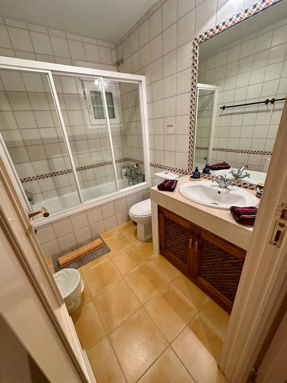 Shower, Toilet, Bathroom, Bath, heating, towels