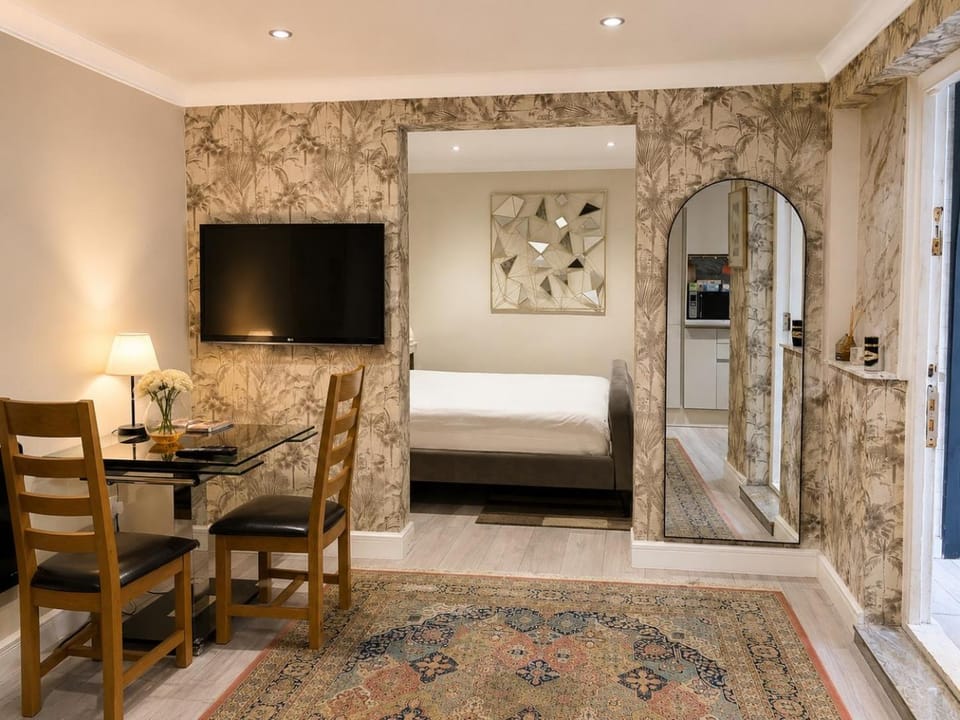 Modern Private Studio Near Wembley Apartment in Wembley