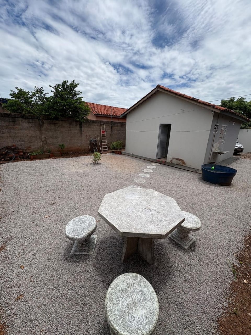 Patio, Day, Dining area