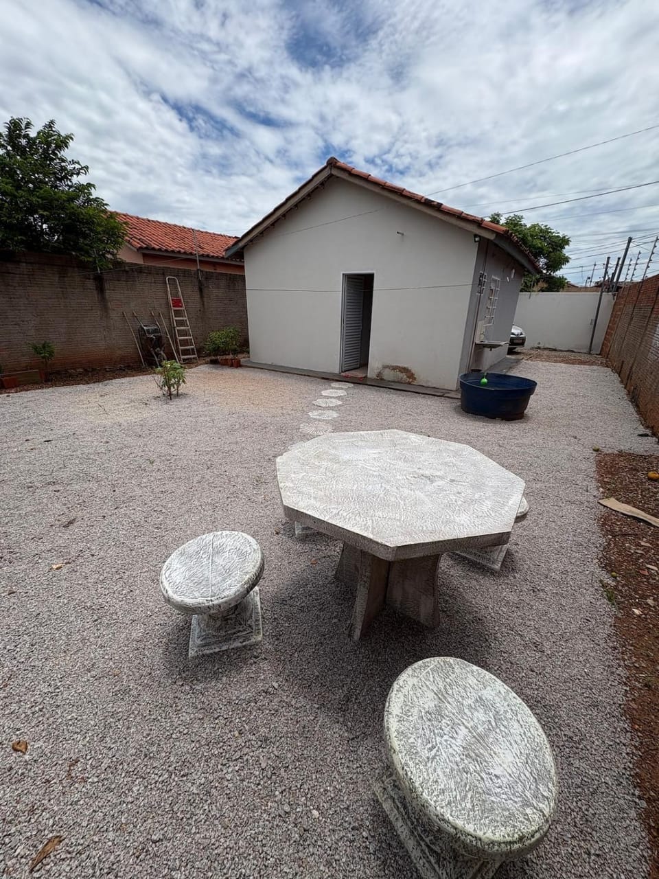 Patio, Day, Dining area