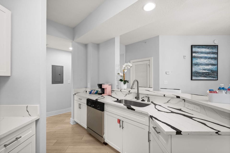 Modern Luxe Escape Near the Magic MP71 Apartment in Orlando