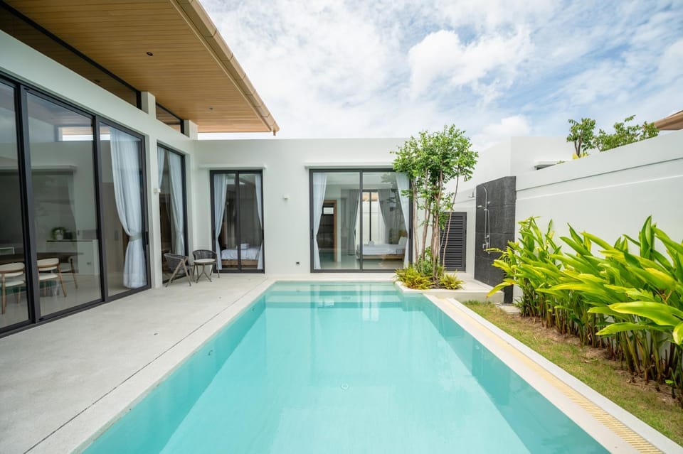 Property building, Pool view, Swimming pool, sunbed