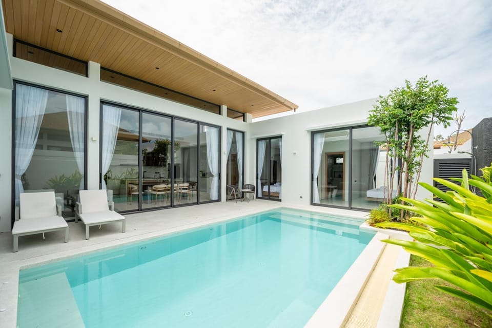 Property building, Pool view, Swimming pool, sunbed