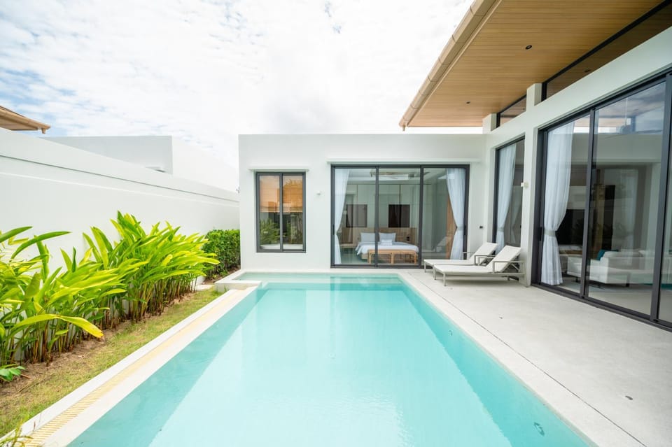 Property building, Pool view, Swimming pool, sunbed