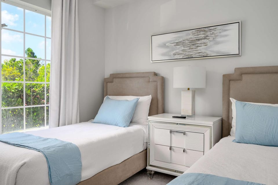 Sleek & Stylish Stay Mins to Magic MP68 Apartment in Orlando