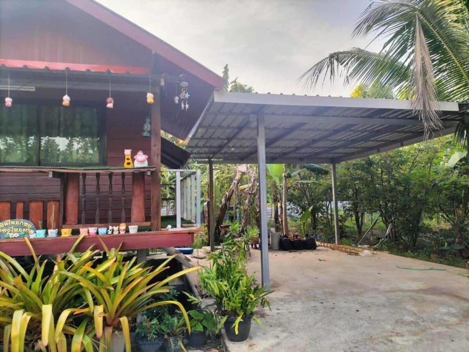 room 3 still available for MotoGP House in Laos