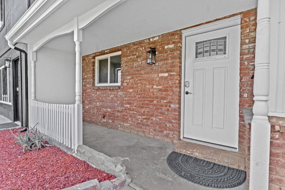 Cambridge Corner - Gateway to Sequoia Ntl Park House in Visalia