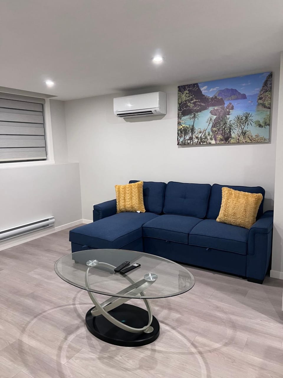 Living room, Seating area, air conditioner