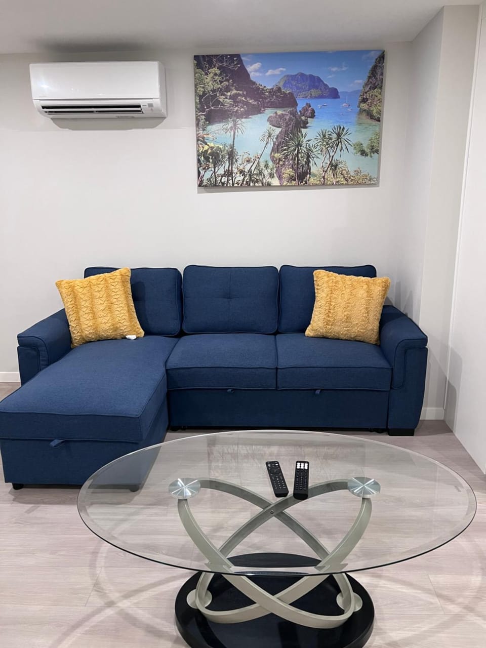 Living room, Seating area, air conditioner