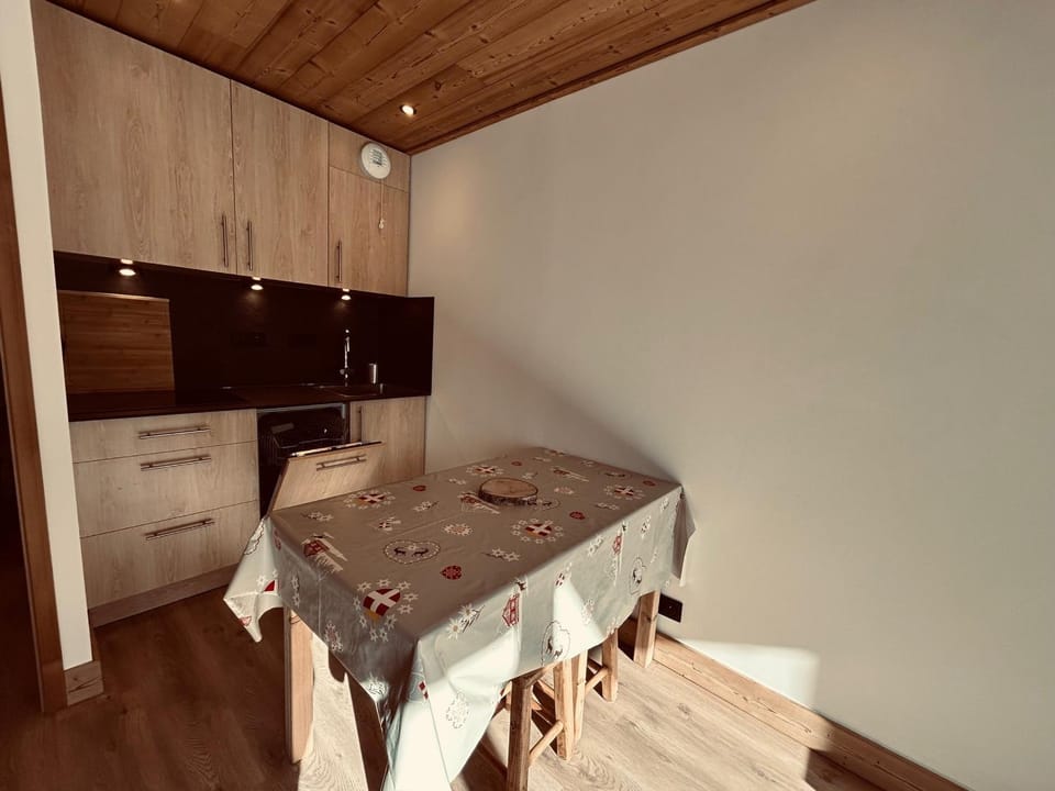 Tignes Val Claret : Studio 4 pers, Balcon Sud, Wifi Inclus - FR-1-502-612 Apartment in Tignes