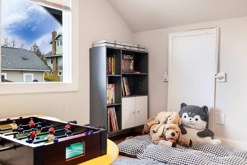 Sunny 3BR Home Near UW & Children Hospital Gym House in Seattle