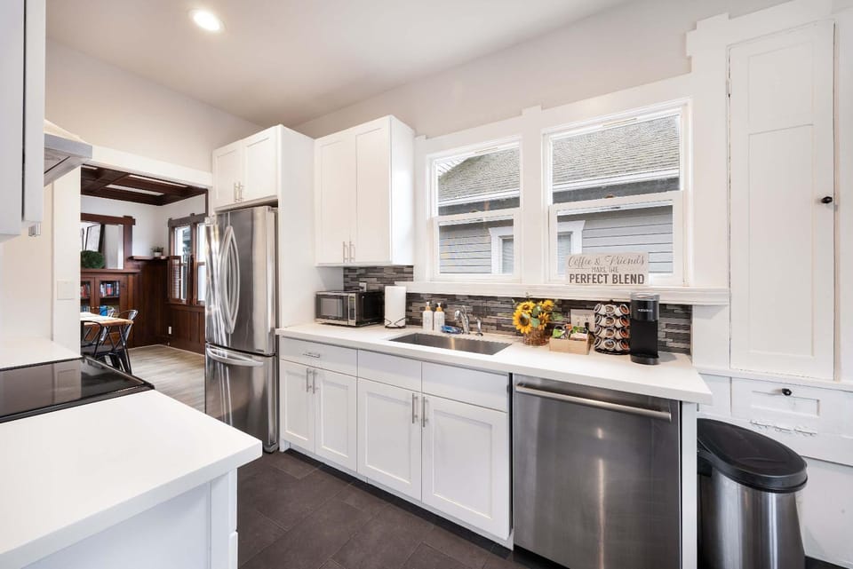 Sunny 3BR Home Near UW & Children Hospital Gym House in Seattle