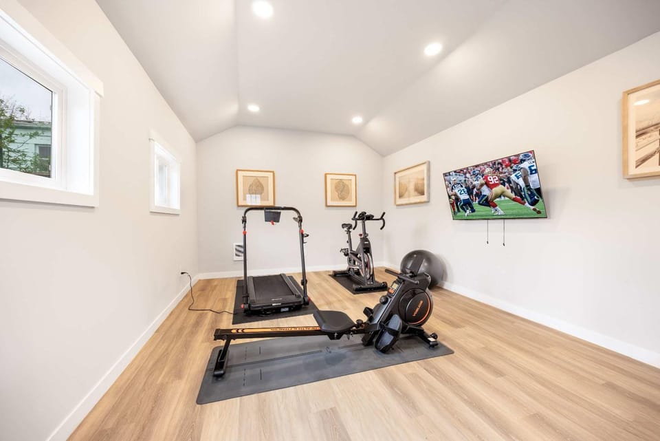 Pet Friendly 1BR Basement w Gym Near UW &Hospital House in Seattle