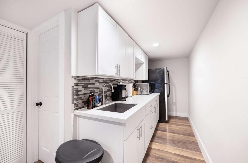Pet Friendly 1BR Basement w Gym Near UW &Hospital House in Seattle