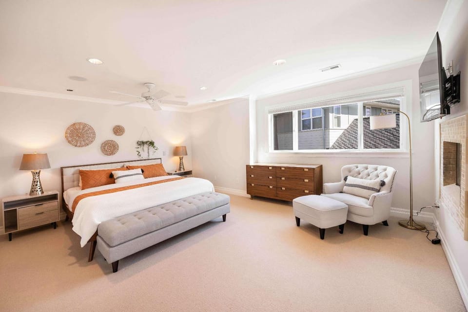 Grand Bellevue DT Villa 5 010 sqft near BV Square House in Bellevue