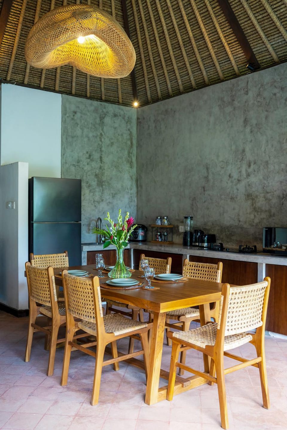 Kitchen or kitchenette, Seating area, Dining area