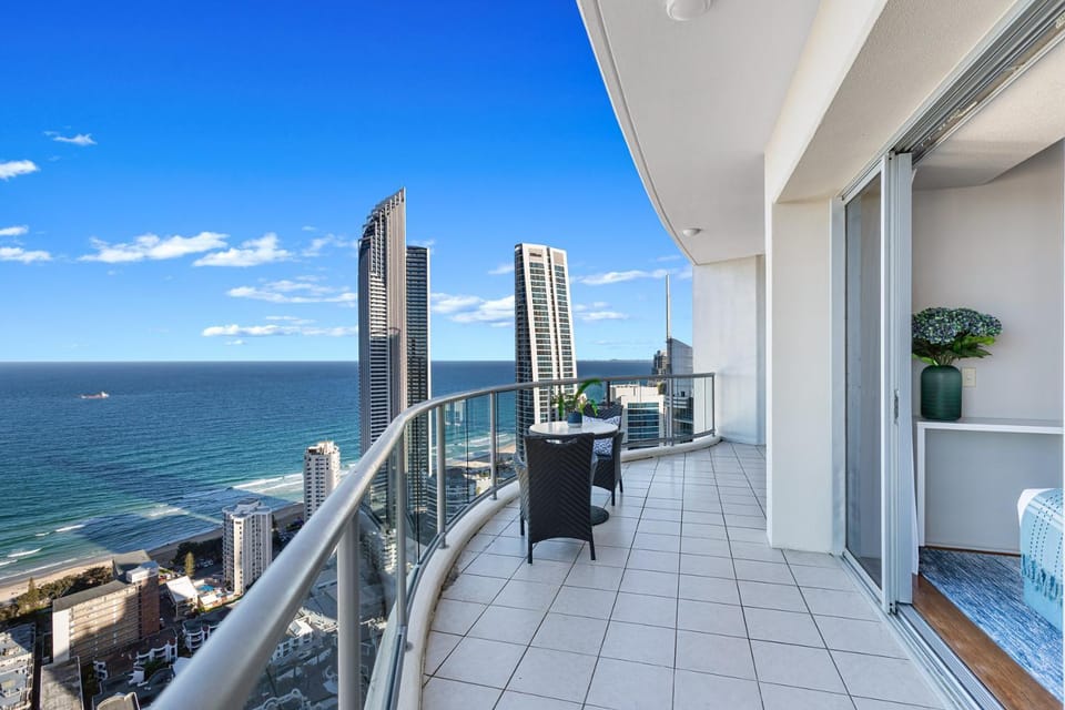 View (from property/room), Balcony/Terrace, City view, Sea view