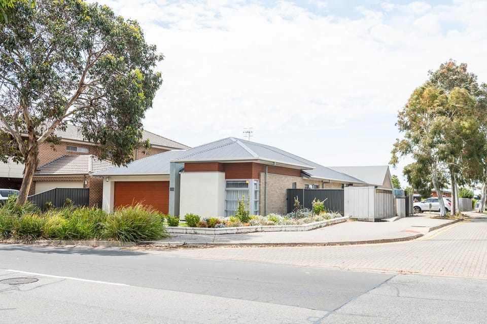 Property building, Neighbourhood, Street view