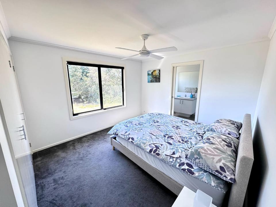 Henry's Inlet Views House in Venus Bay