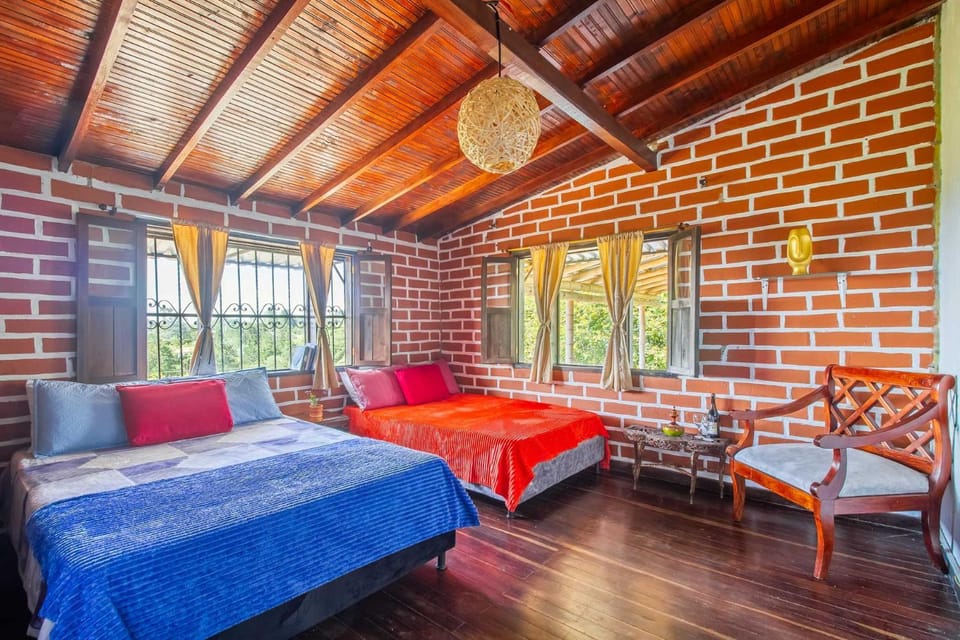 HOTEL CAMPESTRE La Villa en Santa Elena Medellin Montaña y Bosque Hostel in Antioquia