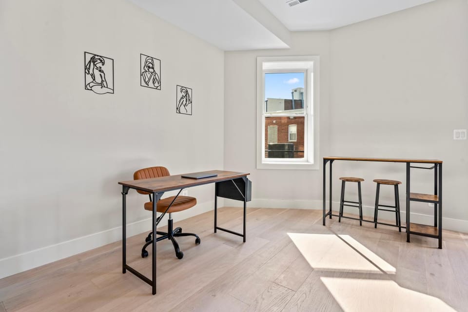 Living room, Seating area, Dining area, hair dresser