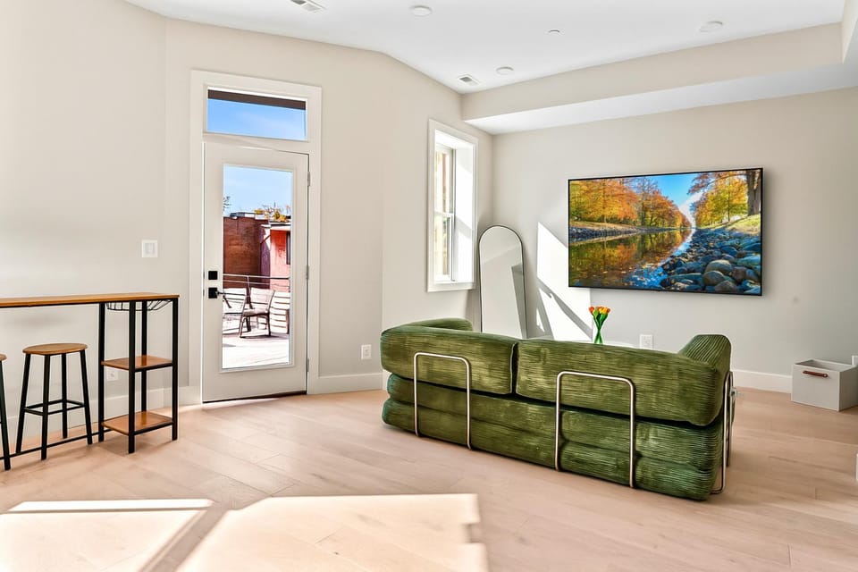TV and multimedia, Living room, Seating area