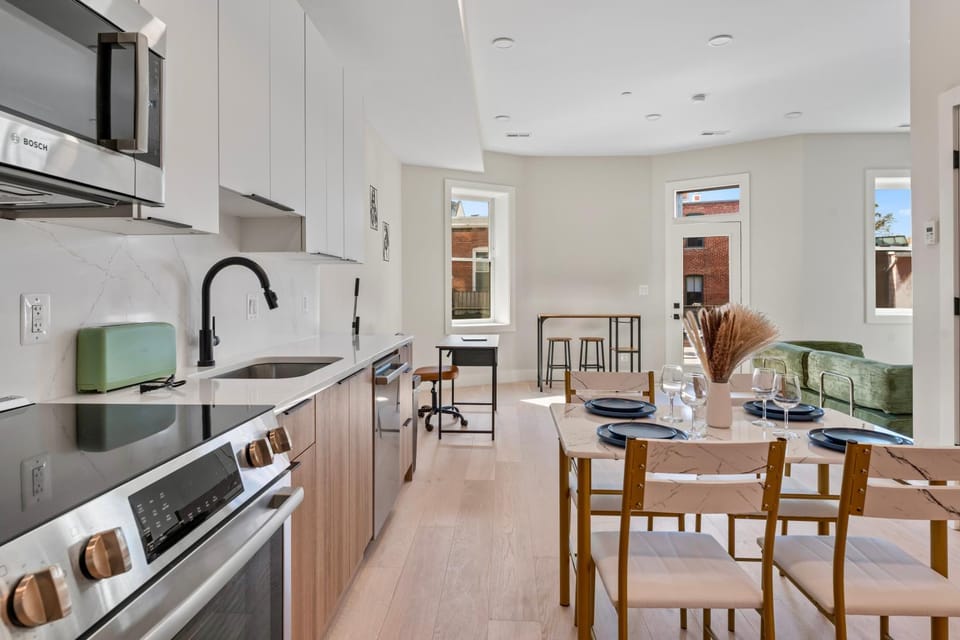 Kitchen or kitchenette, Dining area, dishwasher, minibar, oven, pet friendly, stove, toaster
