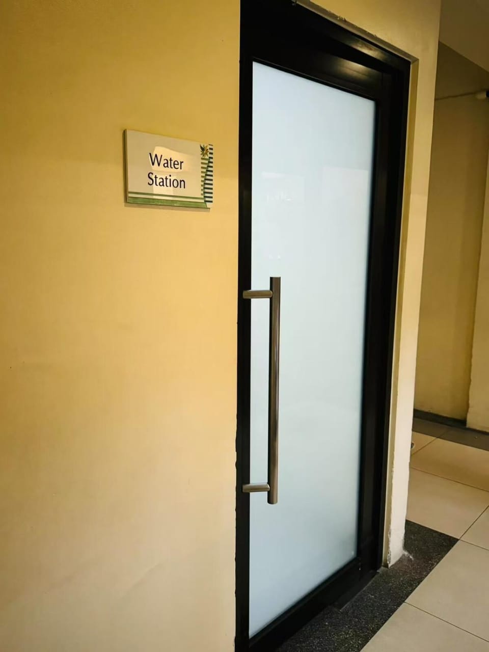 Mid-rise staycation in parañaque Apartment in Las Pinas