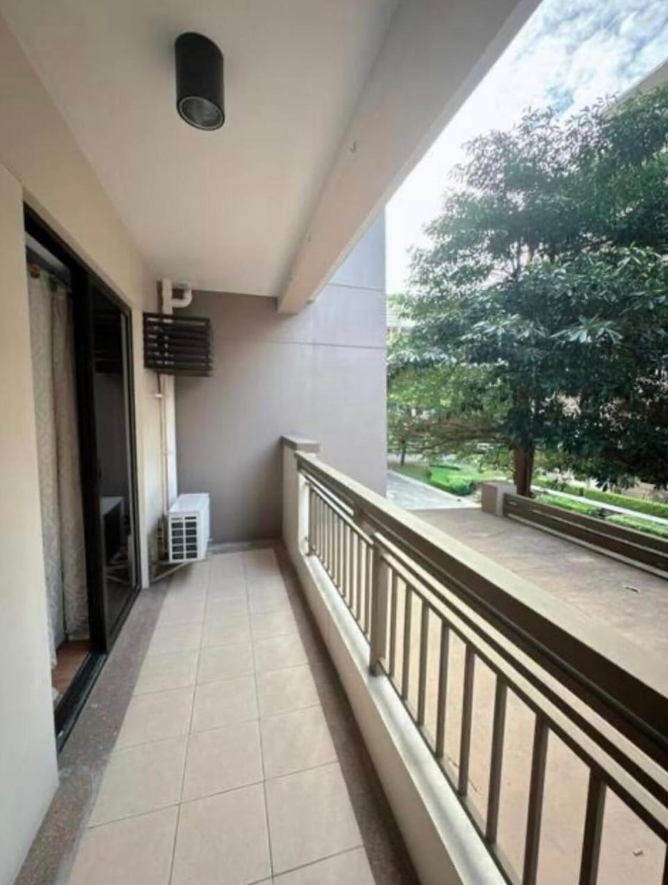 Mid-rise staycation in parañaque Apartment in Las Pinas