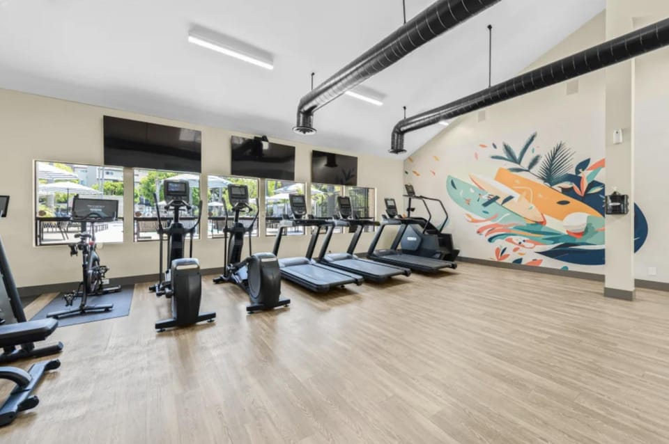 Resort-Style Apartment in La Jolla UTC - Gym, Pool, Jacuzzi and bbq Apartment in La Jolla