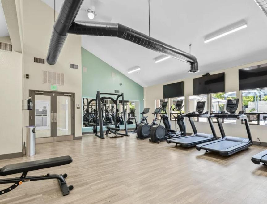 Resort-Style Apartment in La Jolla UTC - Gym, Pool, Jacuzzi and bbq Apartment in La Jolla