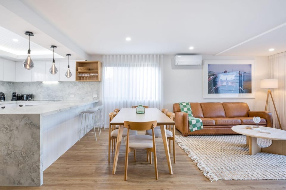 Kitchen or kitchenette, Seating area