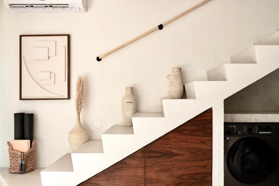 Living room, Decorative detail, washing machine, dryer
