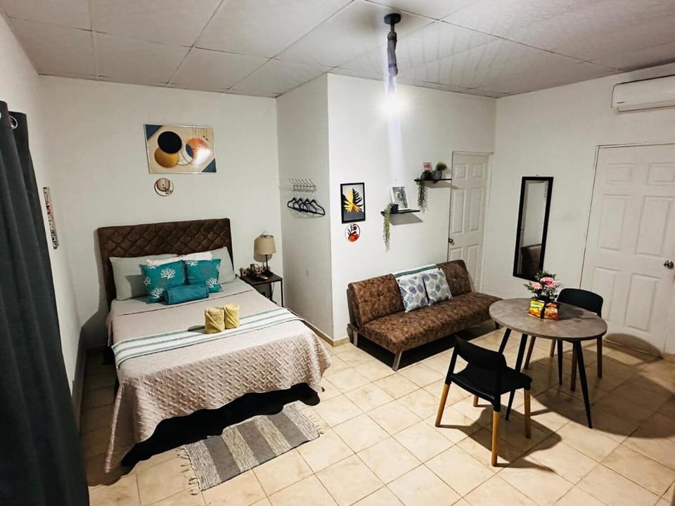 Photo of the whole room, Bedroom
