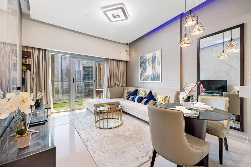 Beautiful Canal View Majestine Damac Apartment in Dubai