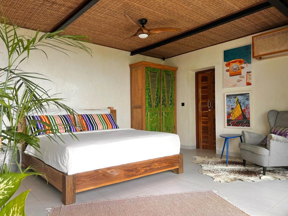Photo of the whole room, Bedroom