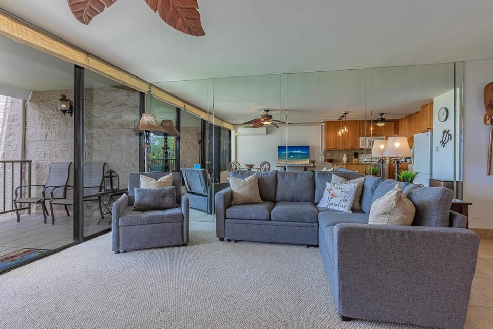 Kihei Alii Kai Ocean View Condo Pool, Hot Tub, Sauna, AC, Sleeps 4 Apartment in Kihei