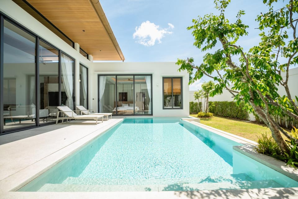 Property building, Pool view, Swimming pool, sunbed
