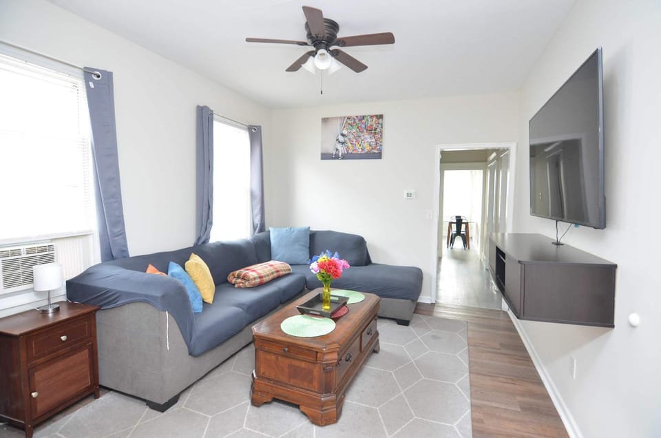 Cozy Beds with Parking, Laundry - Near RU, RWJ, NJ Transit Apartment in Highland Park