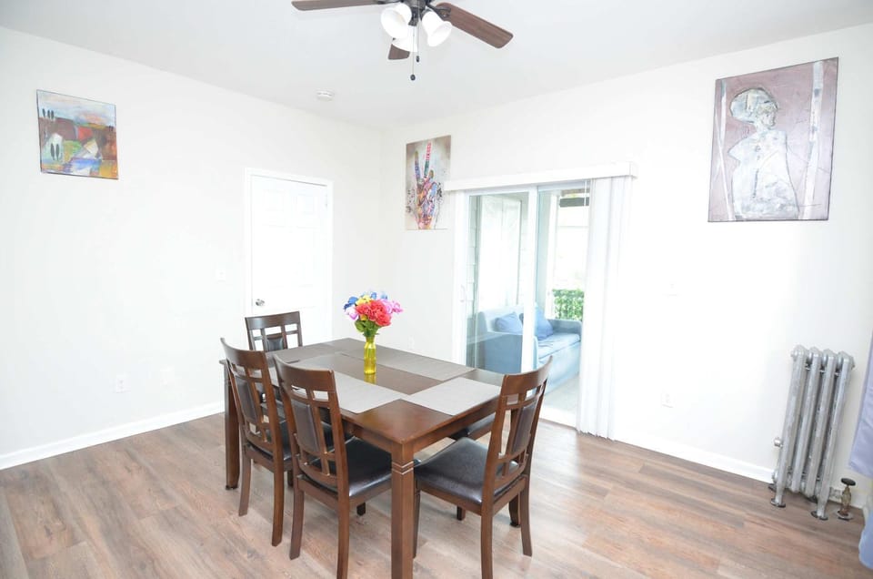 Cozy Beds with Parking, Laundry - Near RU, RWJ, NJ Transit Apartment in Highland Park