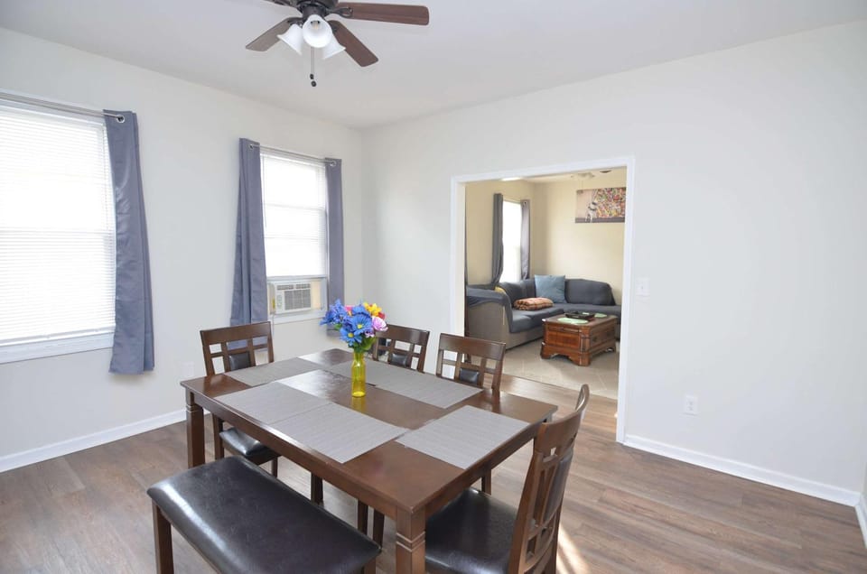 Cozy Beds with Parking, Laundry - Near RU, RWJ, NJ Transit Apartment in Highland Park