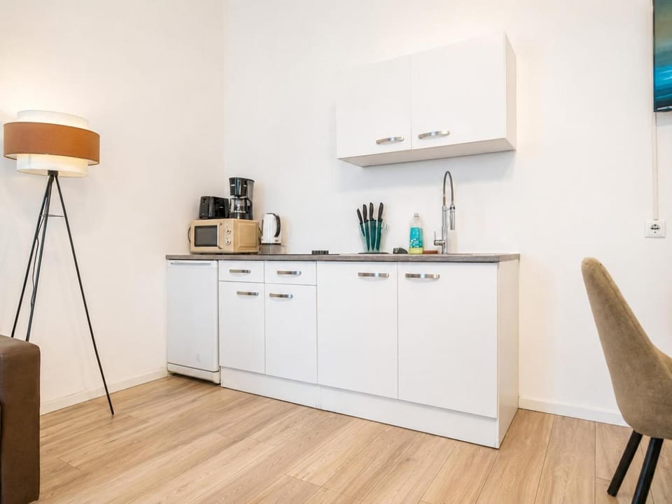 Coffee/tea facilities, Kitchen or kitchenette, Dining area