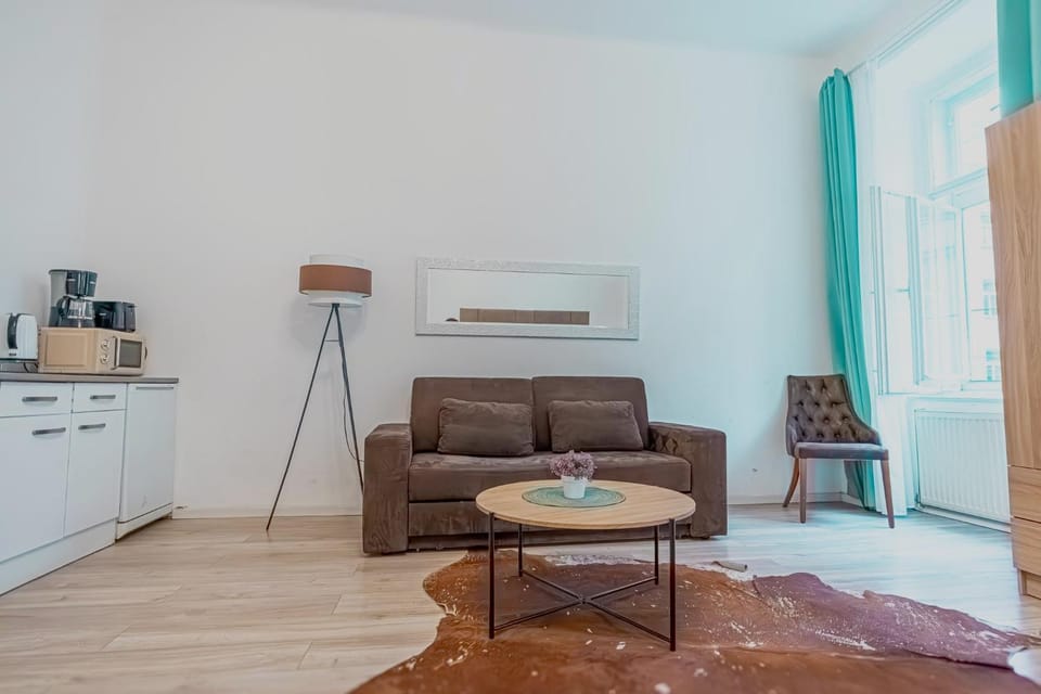 Kitchen or kitchenette, Seating area