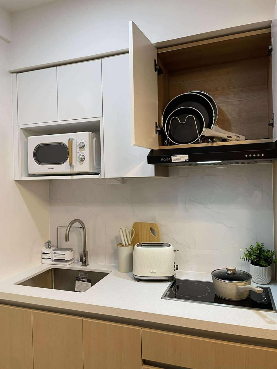 Kitchen or kitchenette