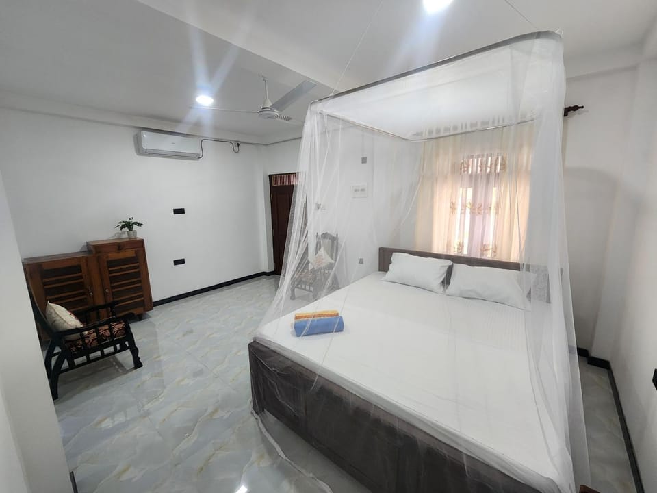 Photo of the whole room, air conditioner