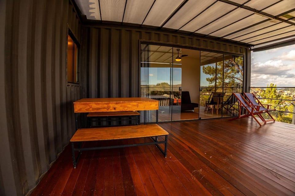 Villa Container in the Wine Route House in State of São Paulo