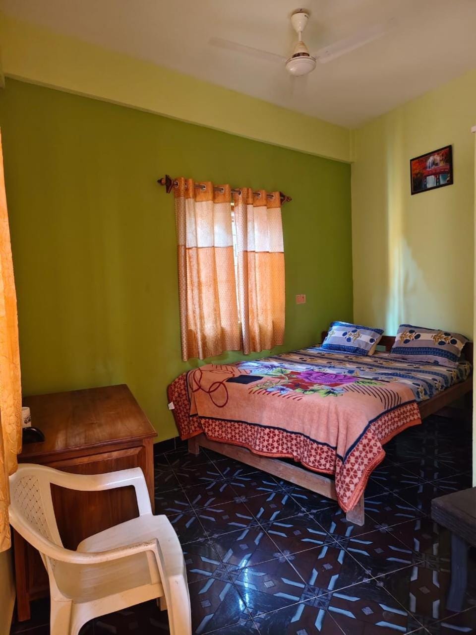 Photo of the whole room, Seating area, Bedroom