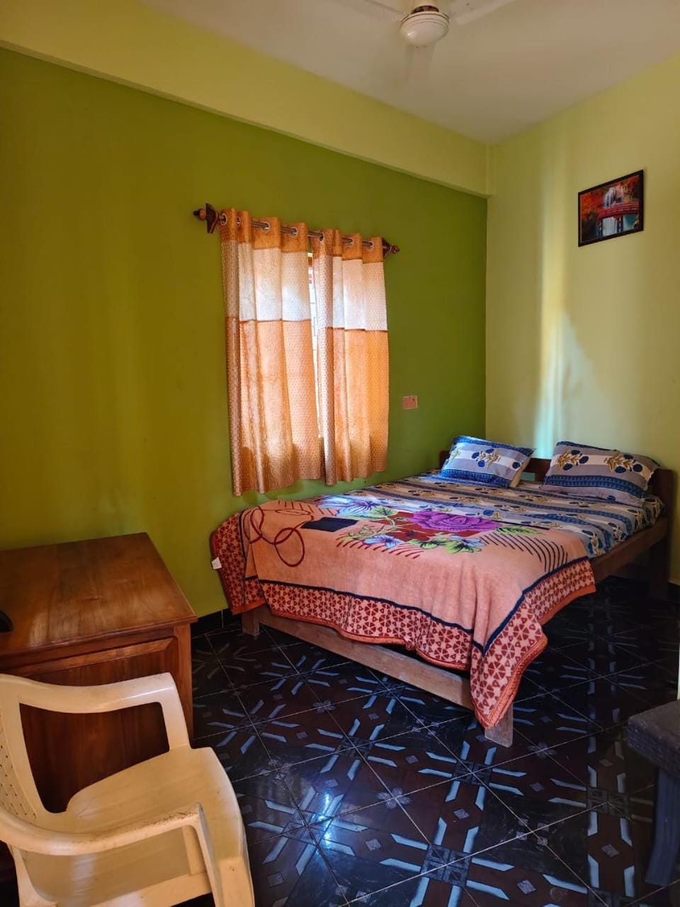 Bed, Living room, Photo of the whole room, Seating area, Bedroom